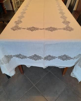 Tovaglia di lino con pizzo