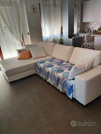 Divano ecopelle bianco