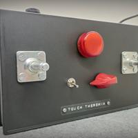 Strumento sonoro artigianale "Touch Theremin"