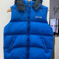 Piumino Woolrich smanicato con cappuccio