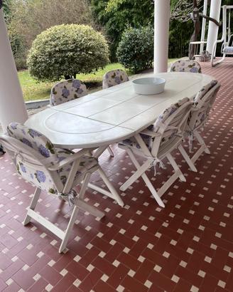 Tavolo e 6 sedie in PVC