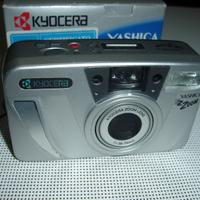 Macchina fotografica Yashica EZ Zoom