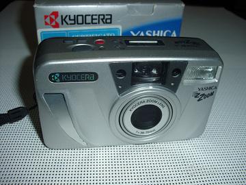 Macchina fotografica Yashica EZ Zoom