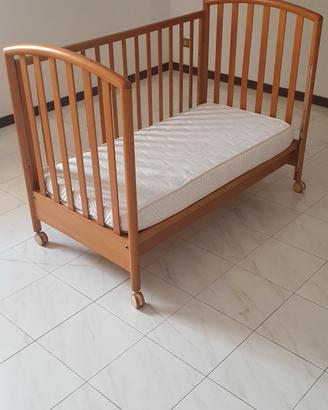CULLA in legno con rotelle (lettino bambini)