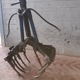 Pinza per caricatore fieno/ramaglie/letame