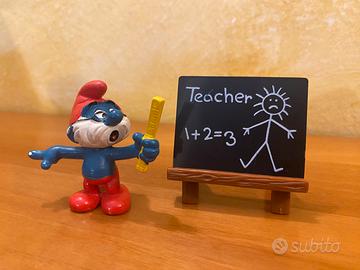Puffo insegnante originale con lavagna