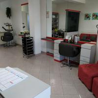 Tre postazioni parrucchiera +attaccapanni