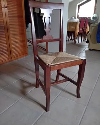 Sedie in legno con seduta impagliata