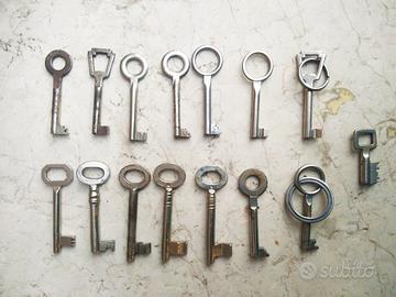 Lotto 15 vecchie chiavi