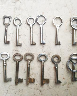 Lotto 15 vecchie chiavi
