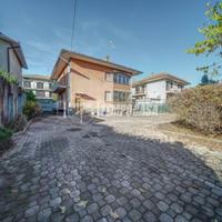 BORGOMANERO - VILLA DIVISIBILE IN DUE APPARTAMENTI