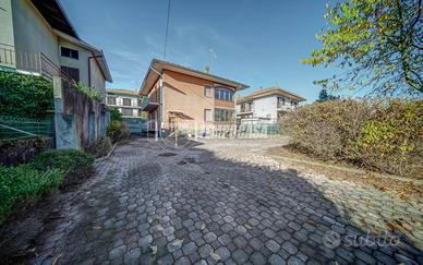 BORGOMANERO - VILLA DIVISIBILE IN DUE APPARTAMENTI
