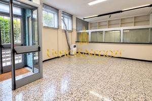 Immobile di 975 m² con più di 5 locali a Milano