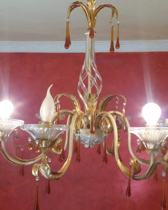 Lampadario in ferro battuto in foglia oro e ambra 