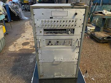 Mobile musicale rack con amplificatore RCF