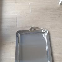 Vassoio in acciaio nuovo