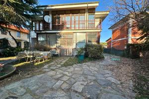 BIFAMILIARE A CARISIO