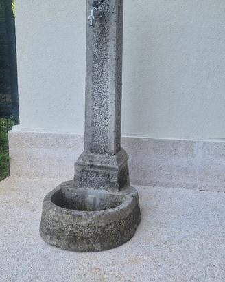 Fontanella da giardino in pietra/cemento