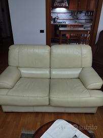 divano in pelle bianco