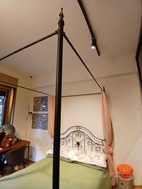 Letto a baldacchino