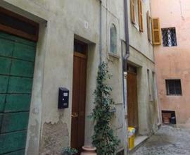 Appartamento su più livelli con cantina