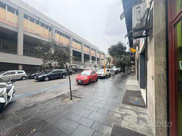 NEGOZIO A NAPOLI