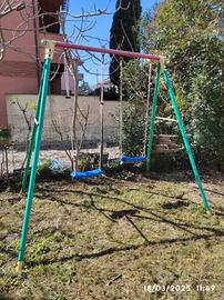 altalena in ferro da giardino 