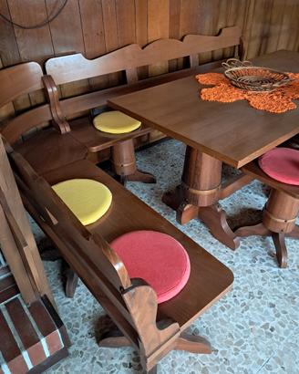 tavolo e sedie per taverna