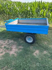Carretto/rimorchio per piccoli trattori
