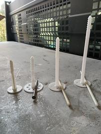 Chiodi per cappotto. 