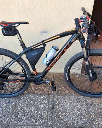 Montainbike 27,5 in carbonio.