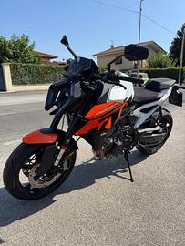 KTM 990 Duke 2026 pari al nuovo