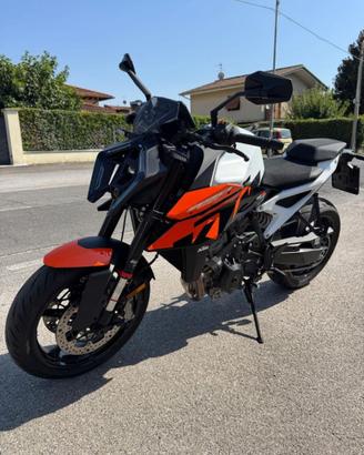 KTM 990 Duke 2026 pari al nuovo