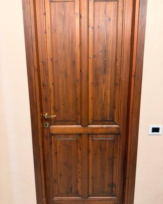 Porte di pregio con maniglie e telai + coprifili