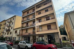 5 LOCALI A PRATO