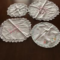 N 4 centrini lavorati a mano ricamo+uncinetto