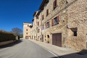 CASA SEMINDIPENDENTE A SPOLETO