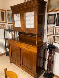 Credenza antica e dispensa