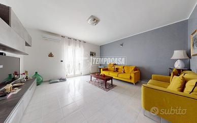 AMPIO 4 VANI DI 100 MQ CON LOCALE DEPOSITO DI 17 M