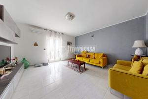 AMPIO 4 VANI DI 100 MQ CON LOCALE DEPOSITO DI 17 M