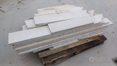 Copertina in pietra giallo d'Istria