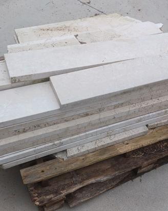 Copertina in pietra giallo d'Istria