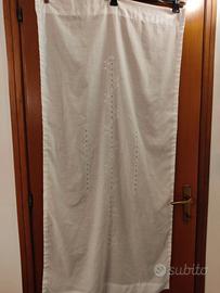 Tenda bianca con rucami