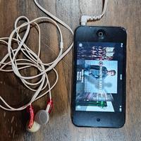 iPod touch 8 Gb caricabatteria e cuffie