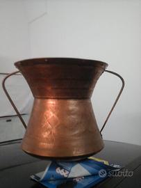 vari oggetti in ottone