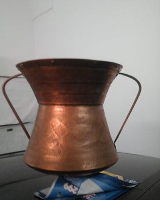 vari oggetti in ottone