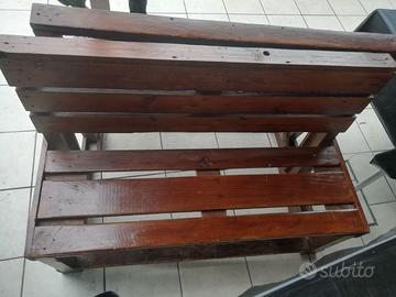Tavoli e panche in legno