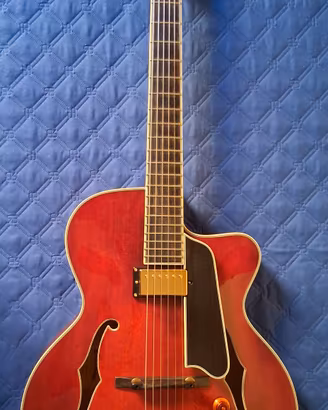 Eastman AR805CE