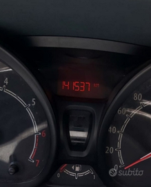 Macchina Ford 5 porte a gas