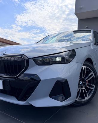 Bmw 520d 48V xDrive Msport 197cv grigio Nardo